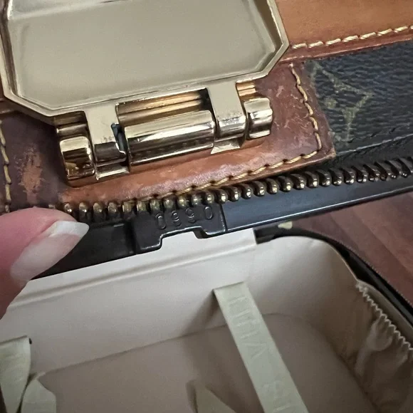 Authentic Louis Vuitton hard lock luggage trunk - Picture 12 of 12